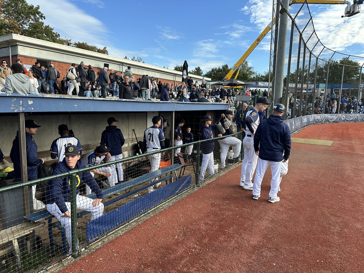 ⚾️ In de 11e inning gaat het mis voor <a href="/HCAW_Bussum/">HCAW</a> en verliezen ze met 3-2 van Neptunus in game 2 vd #hollandseries. Later meer <a href="/NHSport_/">NH Sport</a>
