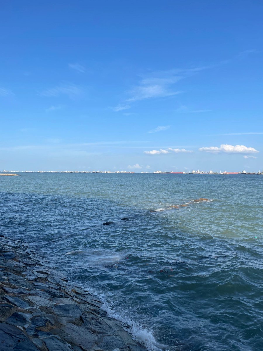 East Coast Park without filters,
It’s nice not to follow the crowd,
It’s comfortable to eat jumbo seafood while enjoying the sea breeze😌