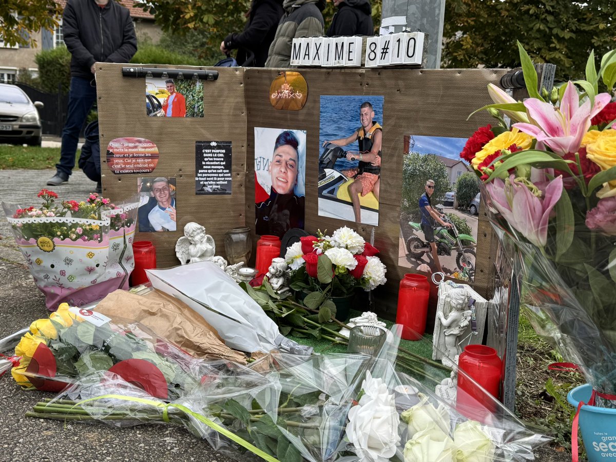Une soixantaine de personnes venues, cet après-midi, rendre hommage à Maxime Vacant lors d’une marche blanche à Maizières-lès-Metz. Le jeune homme de 27 ans avait été tué de 43 coups de couteaux en octobre 2022.
<a href="/F3Lorraine/">France 3 Lorraine</a>