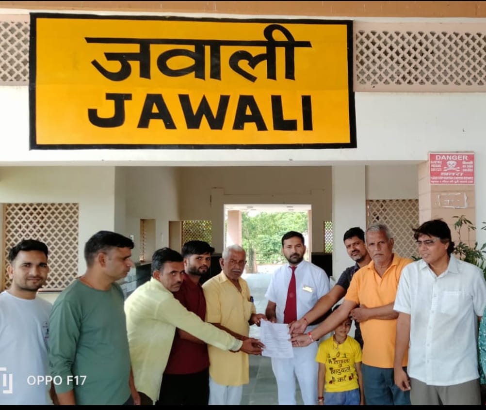 आज जवाली स्टेशन पर ट्रेनों के ठहराव के लिए ज्ञापन सोपा गया। <a href="/DrmAjmer/">DRM AJMER</a> <a href="/NWRailways/">North Western Railway</a> से निवेदन है की लोगो की परेशानी समझे और सुविधा प्रधान करे। 

<a href="/rupeshseervi17/">RUPARAM SEERVI</a> <a href="/409175d97740489/">Devi Singh Rathore</a> <a href="/RaniStation/">Rani Station (RANI) Unofficial</a> <a href="/Falnarailway/">Falna railway station (FA) (Unofficial)</a> <a href="/JAWAIBANDH_RAIL/">𝗦𝘂𝗺𝗲𝗿𝗽𝘂𝗿_𝗝𝗮𝘄𝗮𝗶𝗕𝗮𝗻𝗱𝗵 𝗥𝐋𝐘.𝐒𝐭n</a> <a href="/pkjawali/">Praveen Kumar</a> <a href="/Pravinsolanki26/">Pravin</a> <a href="/pankajsonie/">Pankaj Soni</a>