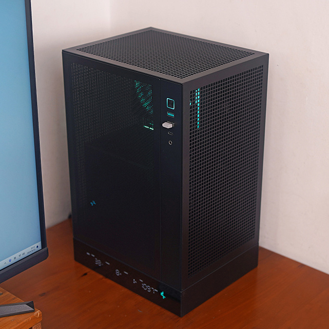 Deepcoolglobal's tweet image. This shows up on your doorstep, what emoji is your reaction?🤔
Case: CH170 DIGITAL
#deepcool #CH170DIGITAL #miniitx #itxcase #fps #gamingpc #gamerlife #esports #cpucooler #lga1700 #am4 #am5 #lunchbox #deepbox