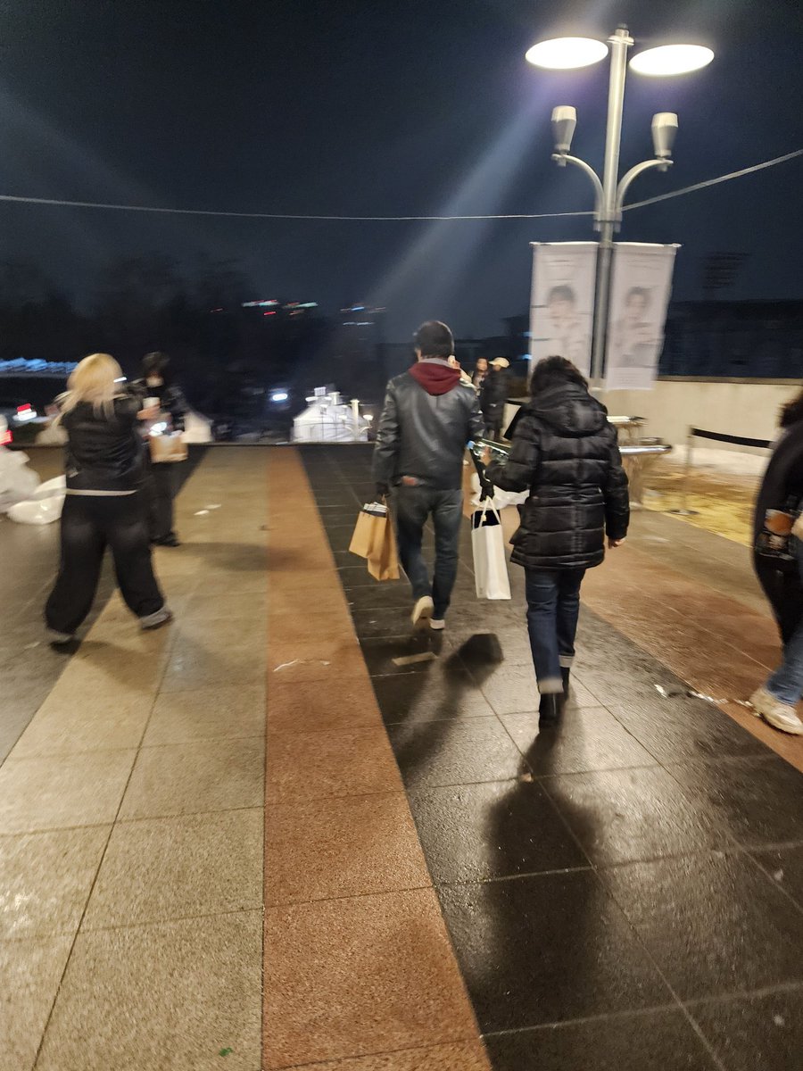 mrsjungchanwoo's tweet photo. how they always show their support, attended DAY6 and their son’s concert, held hands walking side by side, or just Papa Kang helped Mama Kang by carrying all their belongings.

YoungK grew up in such a loving family🥹🤍 https://t.co/zHyfriZAR2