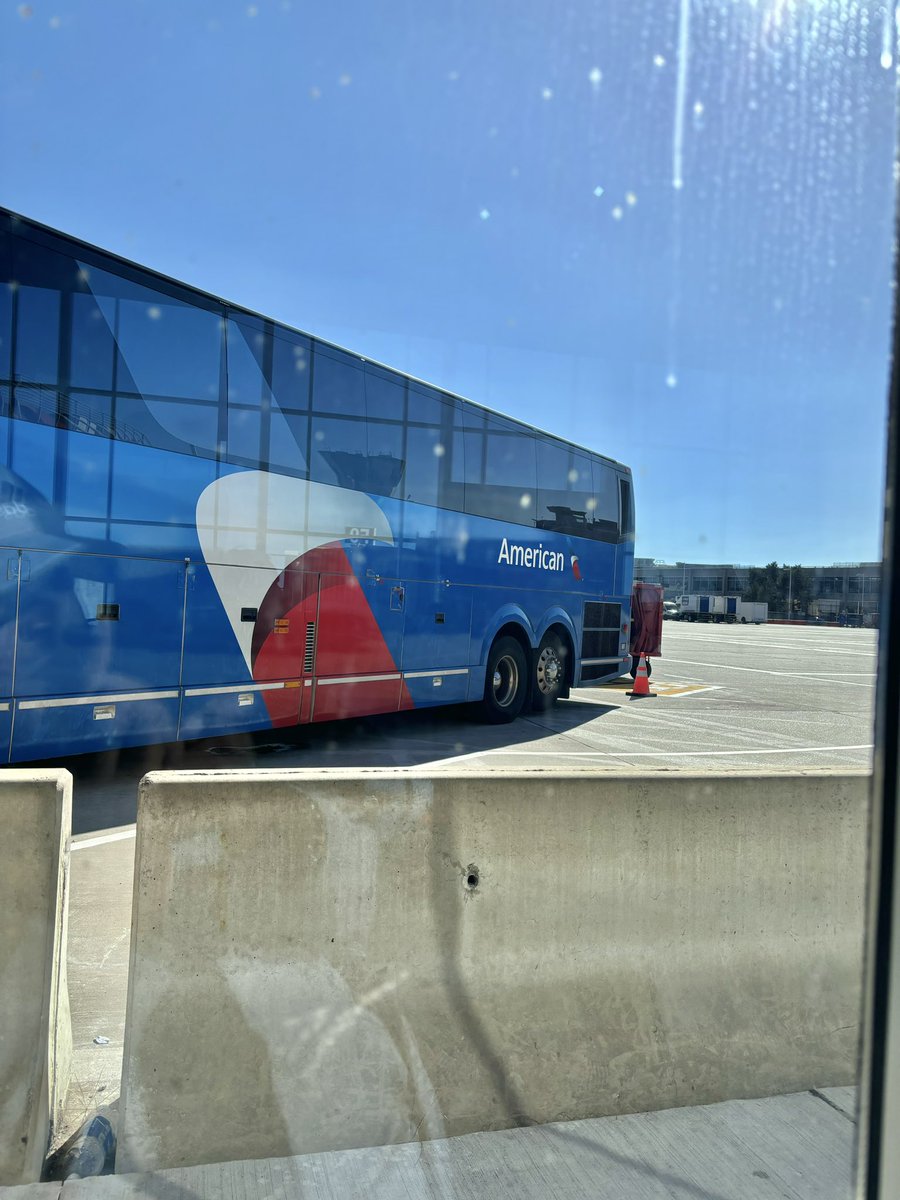 DrJhodge1906's tweet image. Right airport? Yep. Right airline? Yep. Right gate? Yep. That just doesn’t look like an airplane. 🤣🤣 This is a RARE #travel first for me.  #travelhumor #PHP