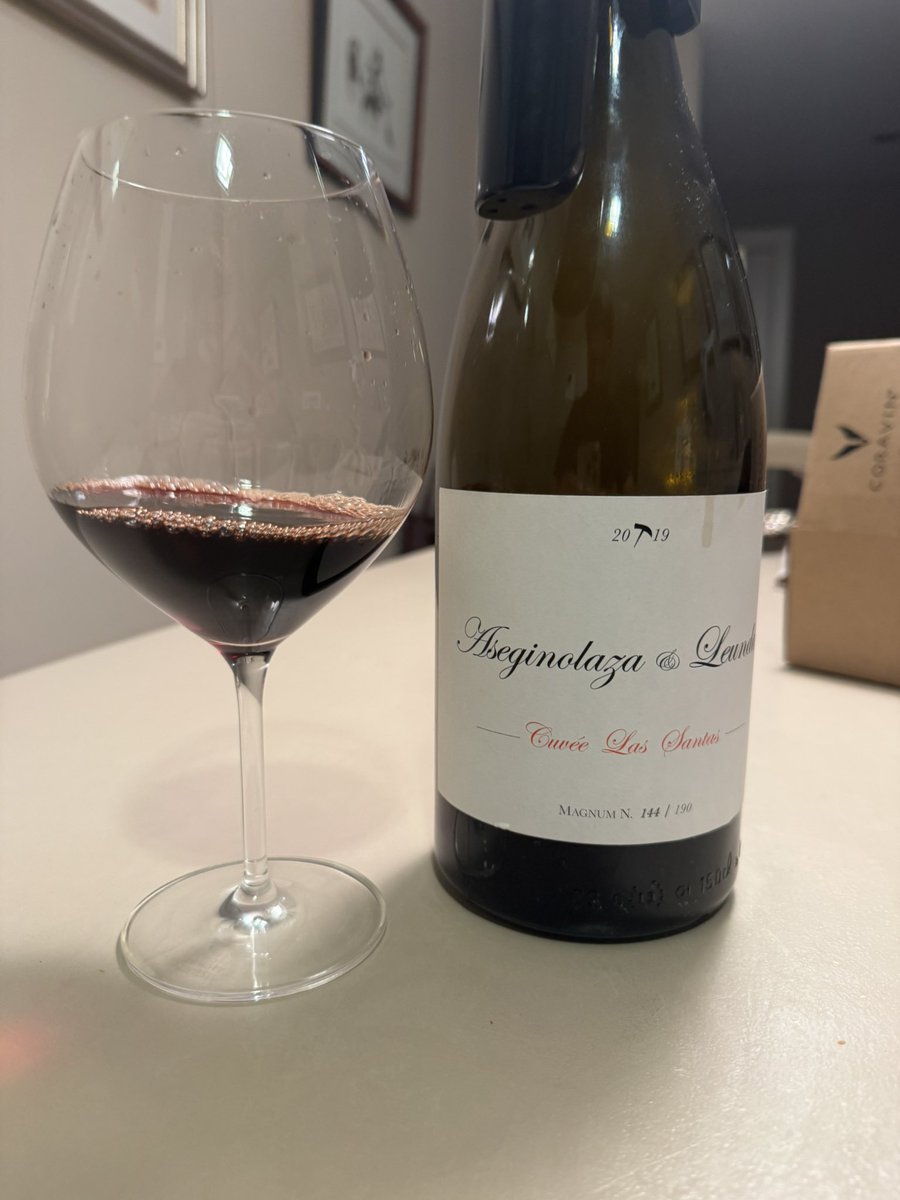 <a href="/Asegi_Leunda/">Aseginolaza & Leunda</a> <a href="/nafarnia/">Las Crónicas de Nafarnia</a> Cuvée las santas 2019. Con Coravin, de vez en cuando voy probándolo qué tal va yendo. Gloria