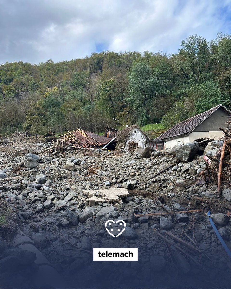 TelemachBH's tweet photo. Naši zaposleni su posjetili Jablanicu i naselja pogođena poplavama. Zajedno sa @pomozi.ba, uručili smo osnovne potrepštine onima koji su izgubili gotovo sve. Nastavljamo pružati podršku.

#TelemachBH #pomoziba https://t.co/YwrTgf25BM