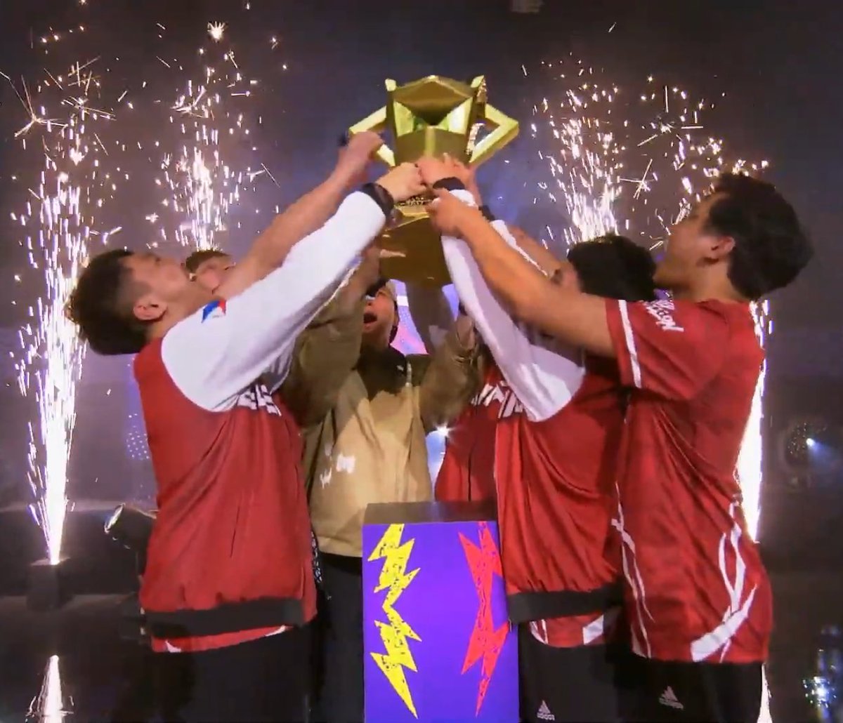 CoDMobileSports's tweet image. Elevate in 2024:
Garena Masters 6: 🥇
Garena Masters 7: 🥇
Garena Champs: 🥇
CDSI: 🥇
World Champs: 🥇
Most dominant run in CODM history