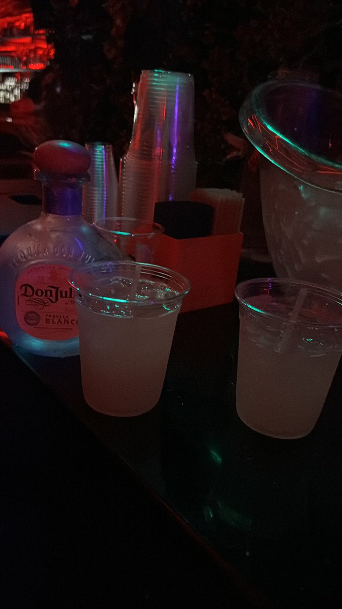 🚶🏽‍♂️‍➡️