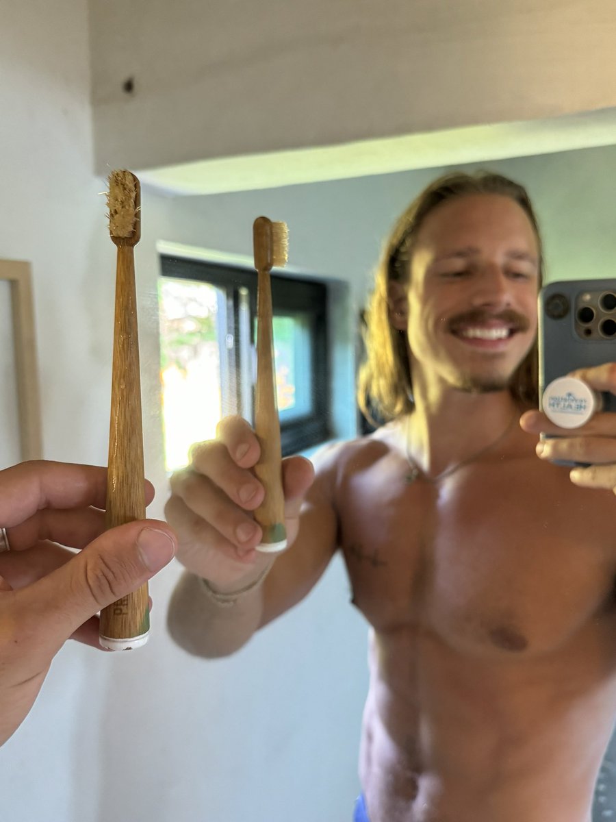 cvcwellness's tweet image. Mainstream dental care is a scam. 

They sell fluoride toothpaste, chemical-laden mouthwashes &amp;amp; unnecessary surgeries—all while ignoring the natural ways to optimize oral health.

Here’s your complete guide to naturally achieve WHITER teeth, fresh breath &amp;amp; even align your smile: