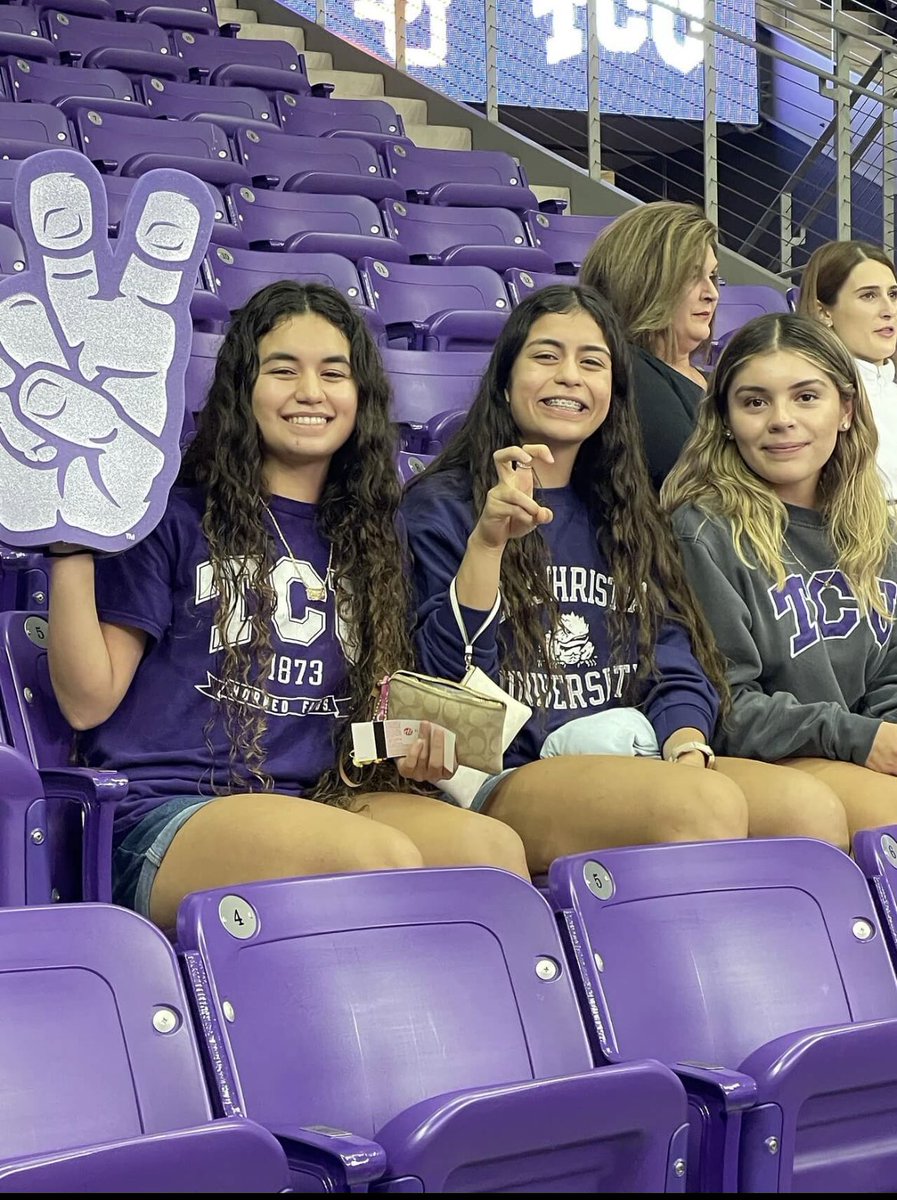 nimitzvb's tweet image. TCU vs Baylor volleyball today! Let’s go Frogs🐸💜 #GRIT @IISDAthletics @NimitzVikings