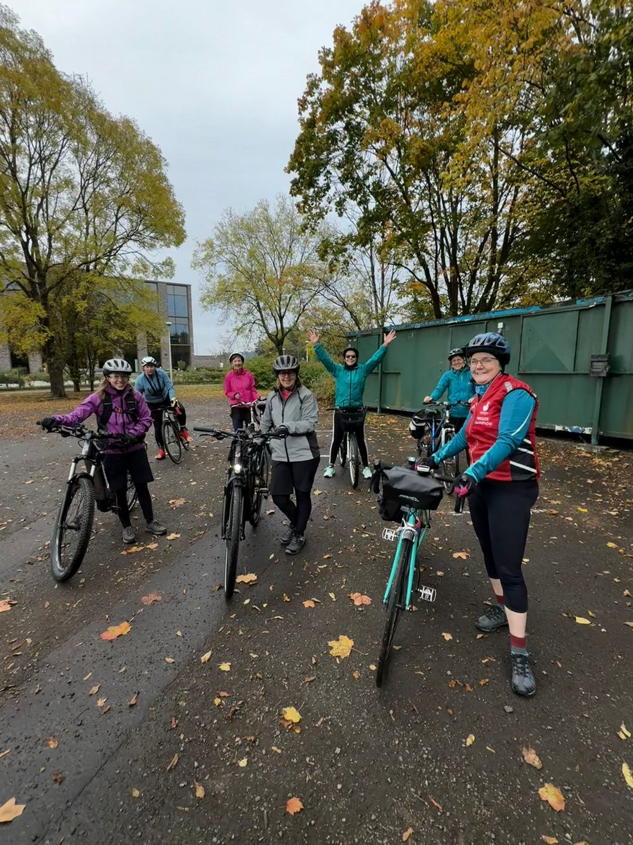 A lovely morning's  <a href="/BreezeScotland/">BreezeScotland</a> bike ride in Stirling as part of Scottish Women and Girls in Sport Week 2024.  We bumped into <a href="/StirlingBC/">Stirling Bike Club</a> who had a women's ride heading out at the same time.  Lovely to see so many women on bikes. 
<a href="/ActiveScotGov/">Active Scotland</a> 🚴‍♂️🚴🏿<a href="/activestirling1/">Active Stirling Ltd</a> 🏴󠁧󠁢󠁳󠁣󠁴󠁿