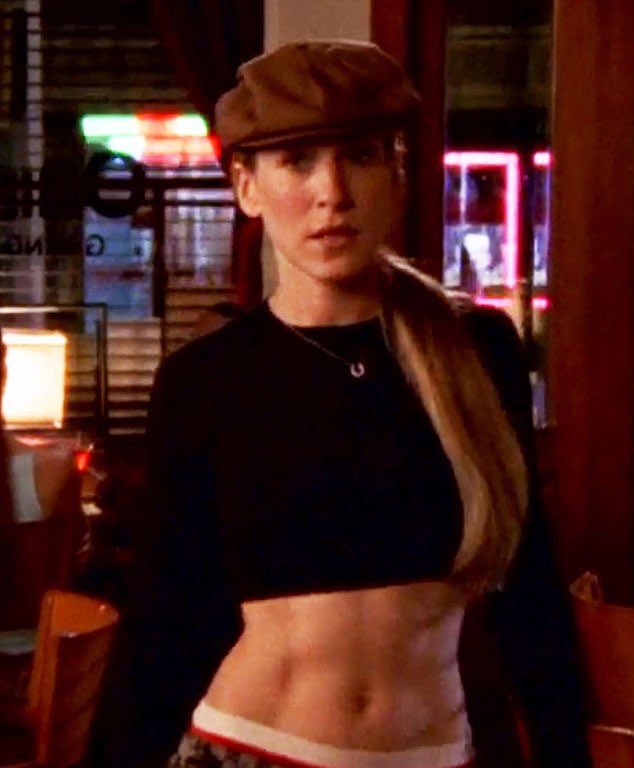 carriebradwh0re's tweet image. Delusional asf but her body is tea