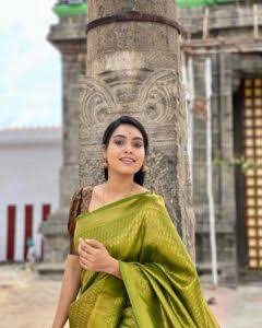 aaryanindd's tweet photo. Welcome pavithra ❤️
#contestant10 #pavithra
#BiggBossTamil8 @vijaytelevision @behindwoods @disneyplusHSTam #BiggBossTamilSeason8 https://t.co/Zti7qhr5Mx