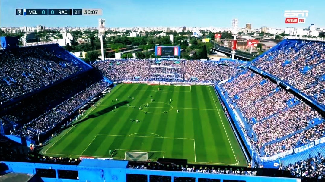 Esto es para Racing, para River y Boca

A todos los de #Vélez nos chupan las pelotas 👊🏼

40 mil personas para ver al puntero del campeonato ⚪️🔵

¡Vamos Fortín carajo! 💪🏼