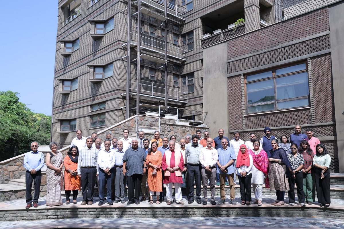 tikender's tweet photo. The #Himalayan Warriors
Enough of Utilitarian policies, Himalayas require a paradigm shift in theory and practice.
Hence the 'Theory of Change'
We all gathered at #DevelopmentAlternatives, Delhi.
 All of us spoke about convergence and action based approach. https://t.co/XZutnGMnZE