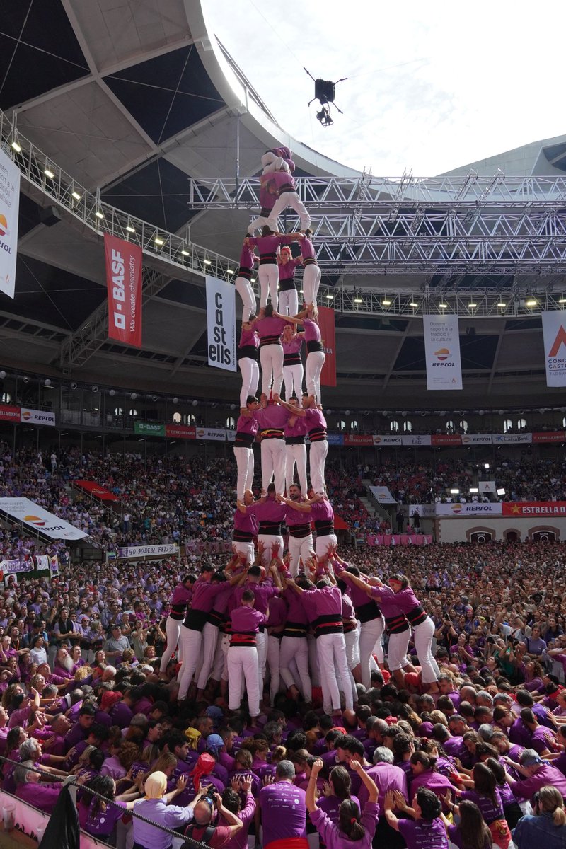 OriolSola's tweet image. No és el què, que ha sigut brutal, no és el com, que ha sigut genial, és amb qui!  @moixiganguers D'IGUALADA #castells #castellers