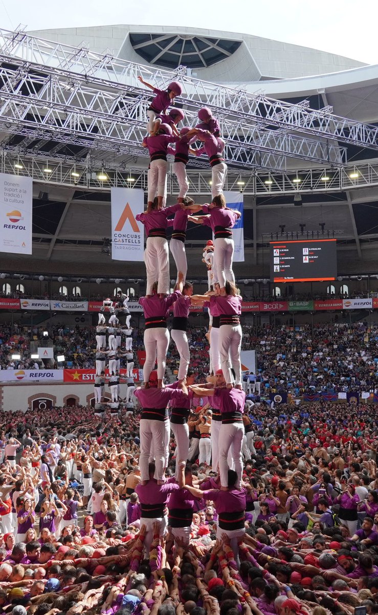 OriolSola's tweet image. No és el què, que ha sigut brutal, no és el com, que ha sigut genial, és amb qui!  @moixiganguers D'IGUALADA #castells #castellers