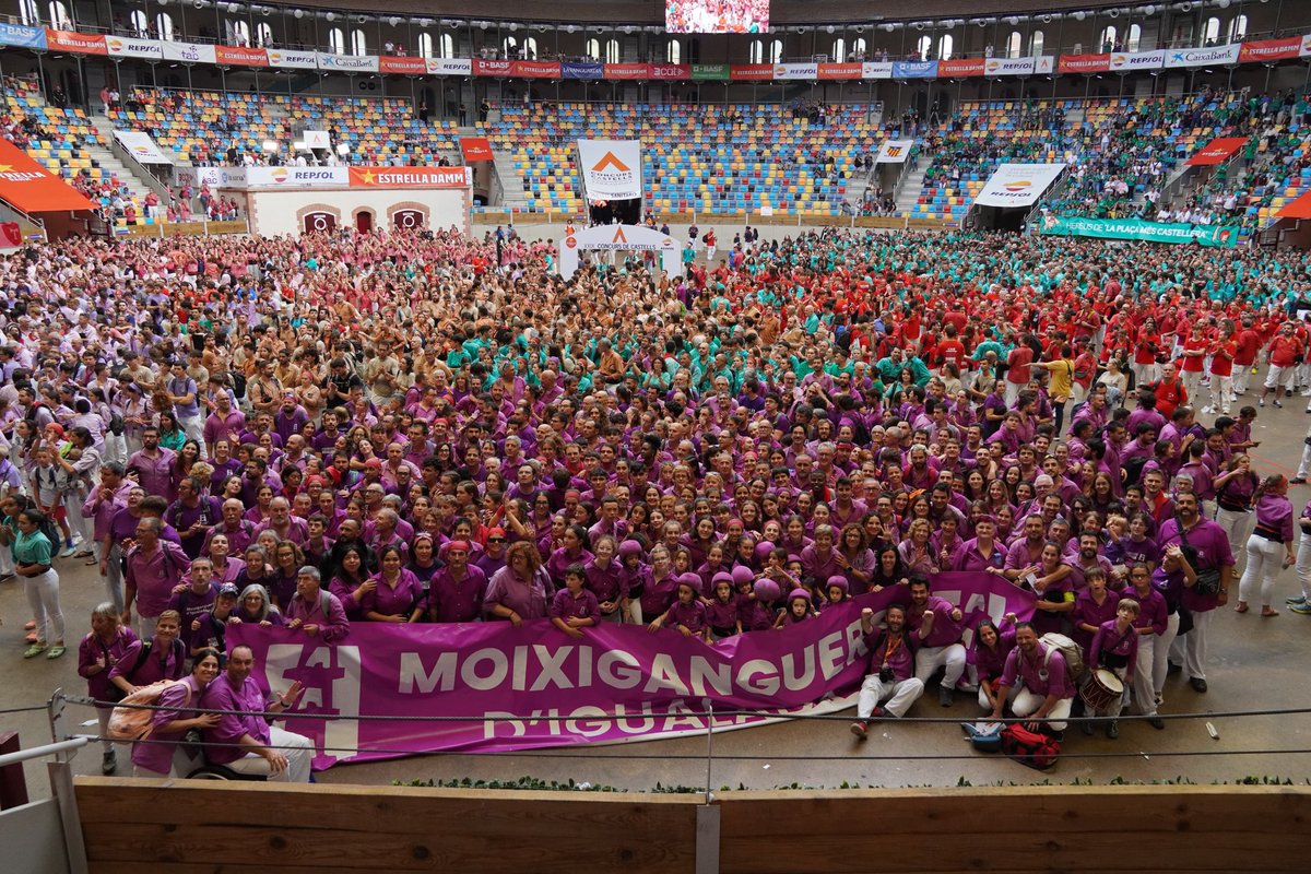 OriolSola's tweet image. No és el què, que ha sigut brutal, no és el com, que ha sigut genial, és amb qui!  @moixiganguers D'IGUALADA #castells #castellers