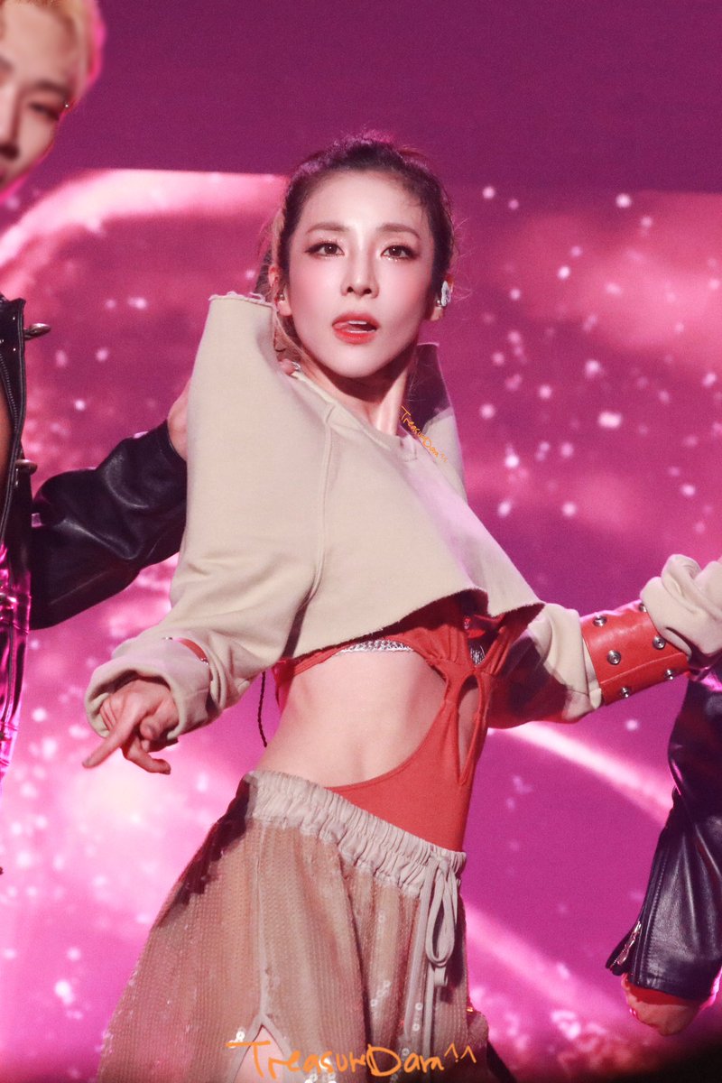 TreasureDARA's tweet photo. 241006 2NE1 WELCOMEBACK CONCERT 
good rabbit 🐰🧡gone bad😈❤️‍🔥 @krungy21 

#WELCOMEBACK_2NE1
#투애니원_제일_잘_나가
#2NE1 #SANDARAPARK #dara 
#투애니원_제일_잘_나가 #2ne1WelcomeBack #2ne1Concert https://t.co/NjSyoc3Bc2