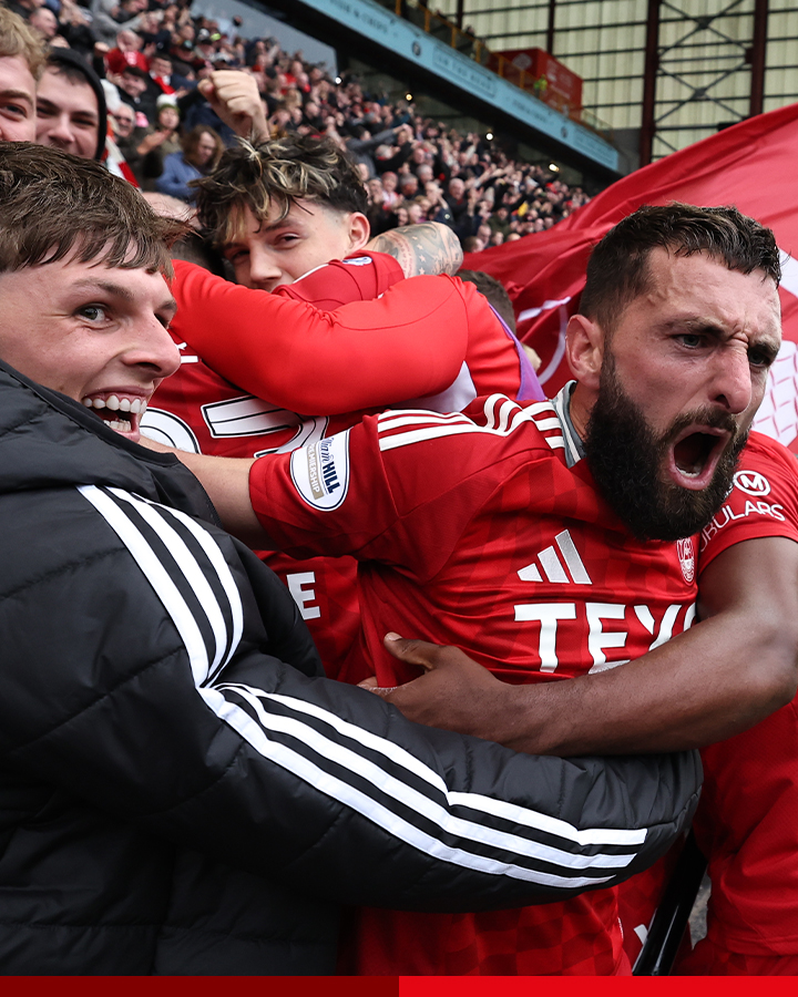 AberdeenFC's tweet photo. What a moment 🙌 https://t.co/2QST11YgDu