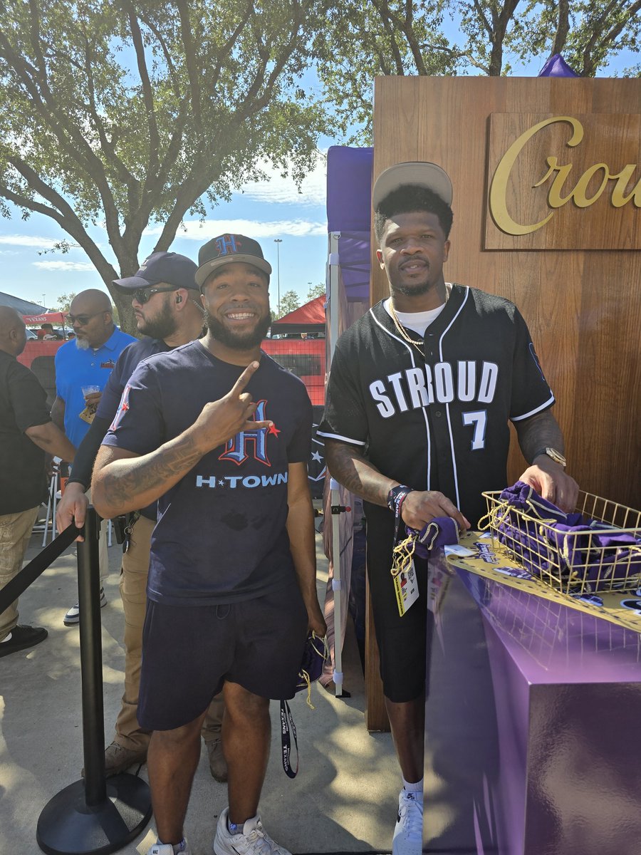 AyooTexanNation's tweet image. With the Hall of Famer @johnson80 🔥🤘