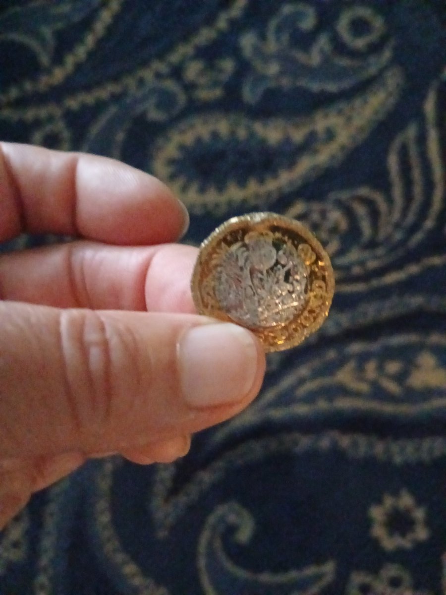 pjayvee38's tweet image. Who dumped that there?! 🚯
Tyre dumped on path #CorstorphineHill trundled over to bin for uplift 
More flytipping at Durar Drive 😒
No litterpicking today, 2️⃣ bags filled yesterday @Royal_High_Sch again...!
Wombles wage, a well battered £1 coin! 💰

#Reported
#ClermistonLitterati