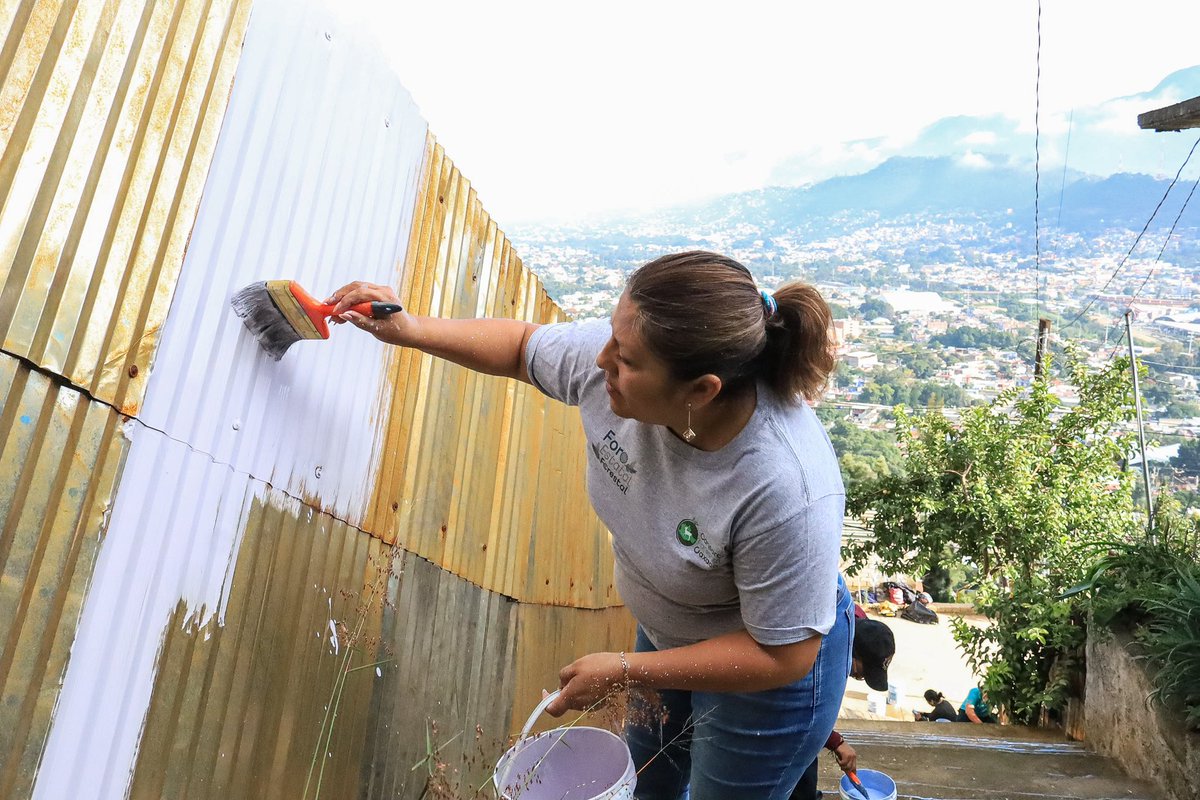 COESFO_GobOax's tweet photo. Encabezados por el gobernador @salomonj participamos en el arranque del Mega Tequio Fachadas Primavera en San Juan Chapultepec, donde diferentes dependencias de la #PrimaveraOaxaqueña intervendremos 300 fachadas junto a familias oaxaqueñas. https://t.co/liZLT1qWhY