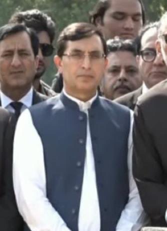 اعظم سواتی کی جگہ پر تو آس کا پکڑنا صحیح تھ