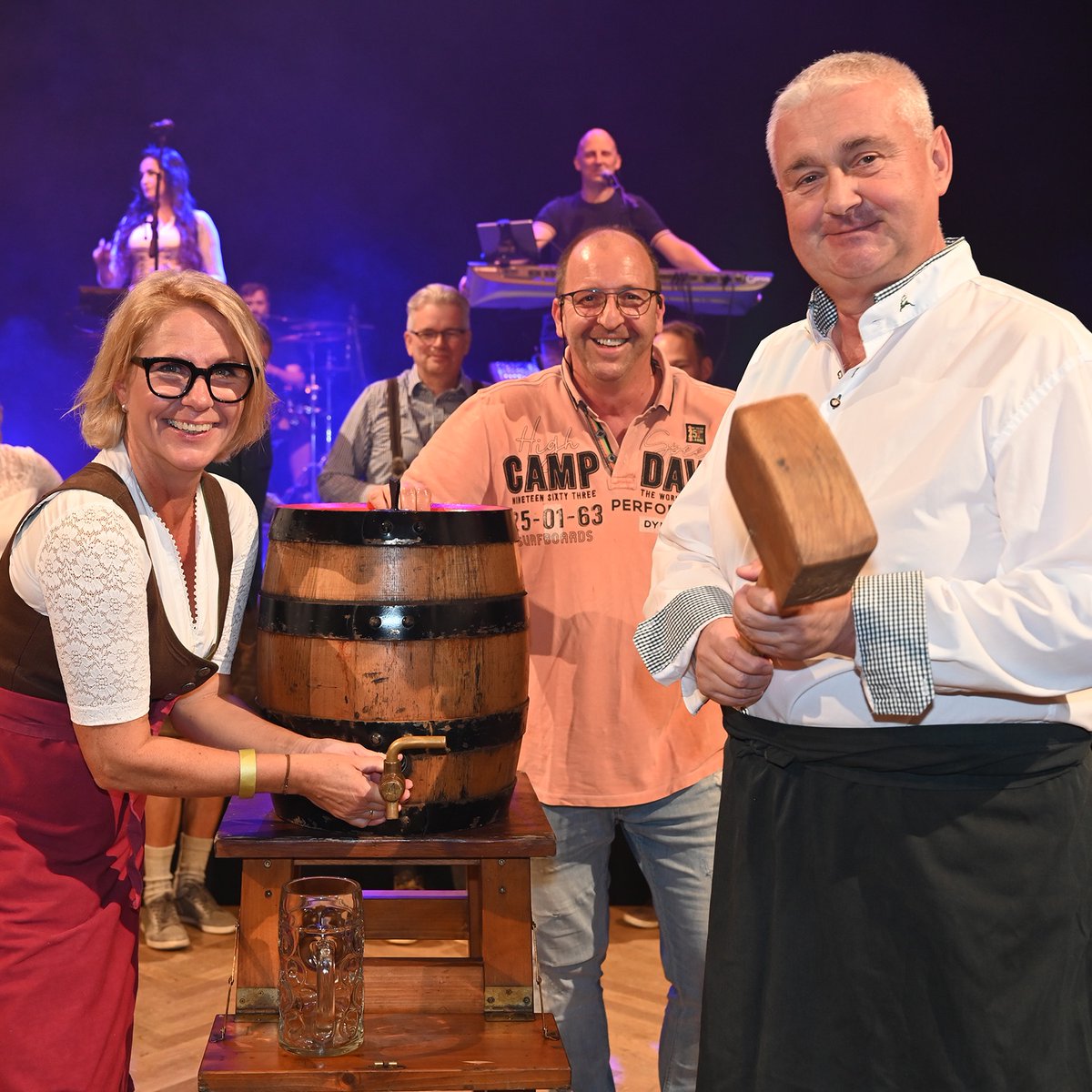 NachbarServus's tweet photo. Oberwaltersdorf: Urig gefeiert / Beim stimmungsvollen Oktoberfest der Volkspartei wurde zünftig gefeiert.
#oberwaltersdorf #matousek #fest #oktoberfest #ozapftis #matousek #volkspartei #övp
https://t.co/xzhq8RPmnD https://t.co/eu8ZCBunUB