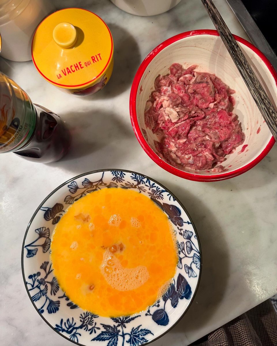 Thybird's tweet photo. The dish we make at least once a month in our household, because it’s simple, quick, delicious, and one of my favourite comfort foods mom used to make me growing up. Vietnamese steak and eggs. 
🥩🍳🍚 🥚 

Full recipe here: https://t.co/aDb9dpiba0

#homecooking #steakandeggs https://t.co/DtmJM1kAxy