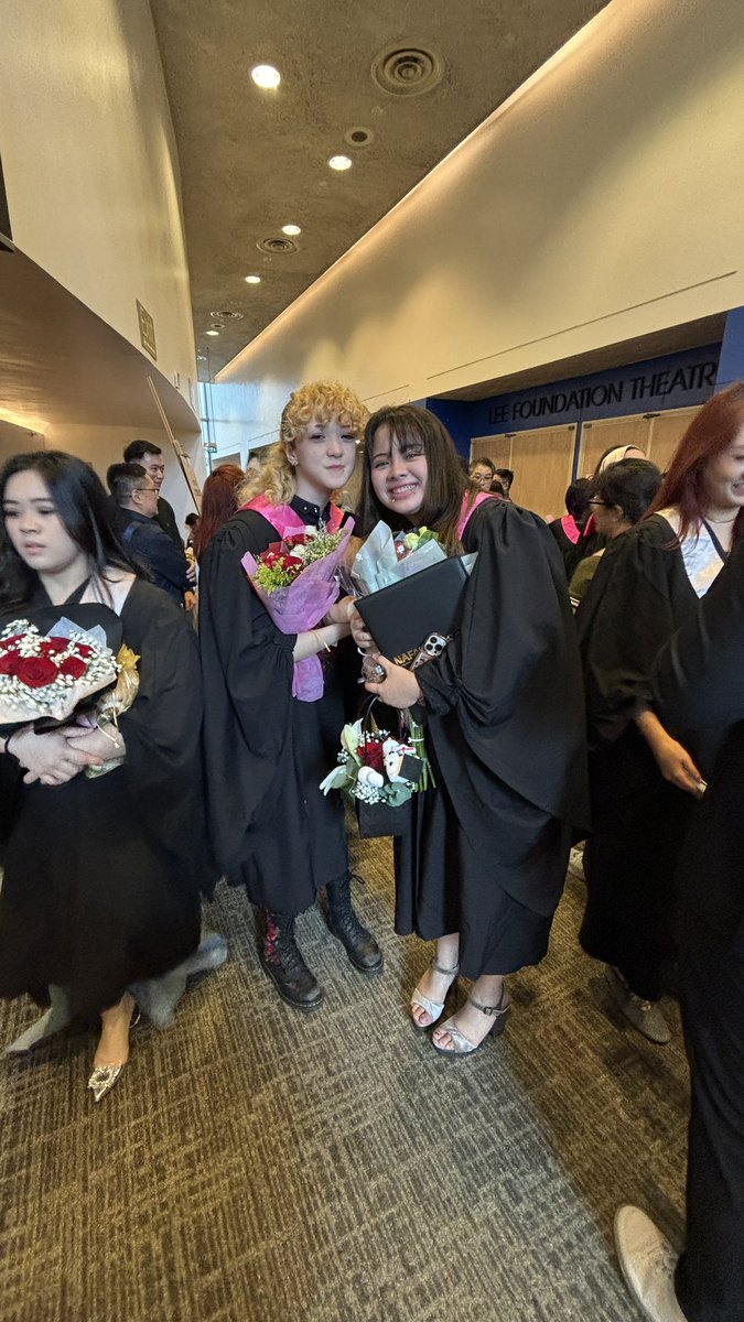 palmerdebra's tweet image. My daughter Lani with her best friend from design class. #designstudents