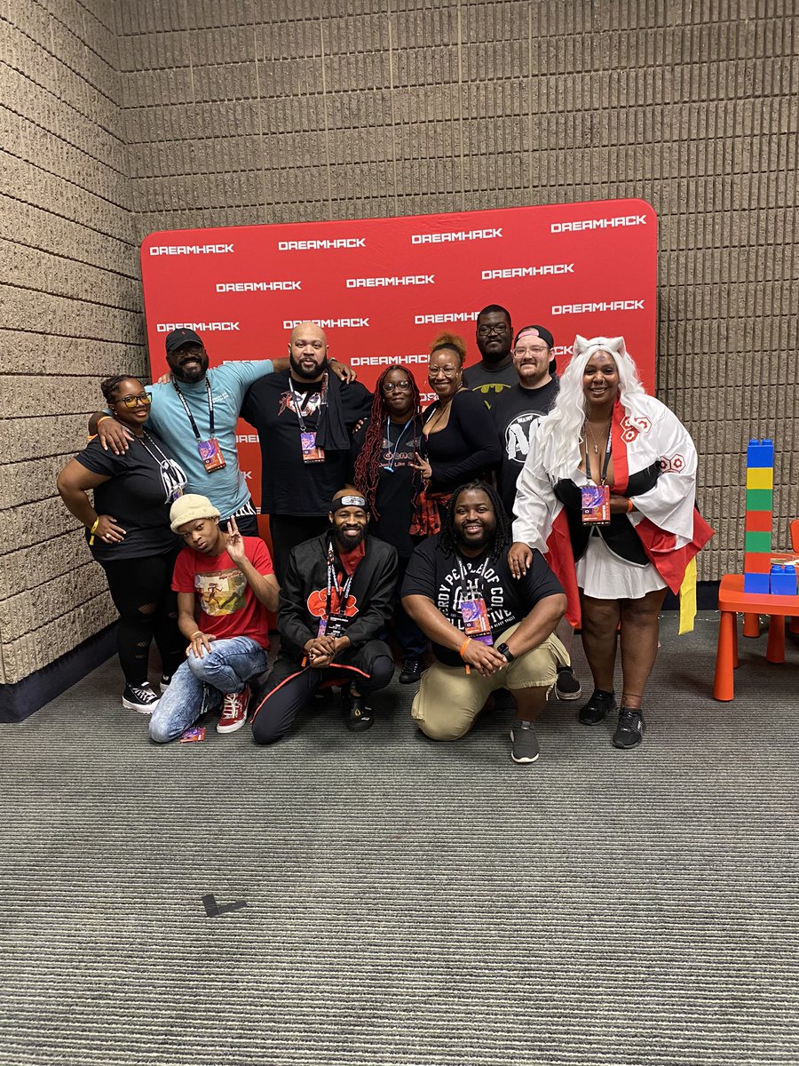 BrandynLeveling's tweet photo. @DreamHack @TheHyozenOne @bunniigang @IdiosynAnca @MsPinky313Play_ @BlerdzUnite The most important thing is the whole weekend was spending time with my MAWF family! Thank you @Coldberg9 for bringing us together ❤️! @RevampedGlint @UrFriendYates @Imfamousx1x @TheRoyalJosh_ @DaniPhantomPlay @PushPlayTheDJ ! I love you all ❤️ https://t.co/eI3rtYzGGi