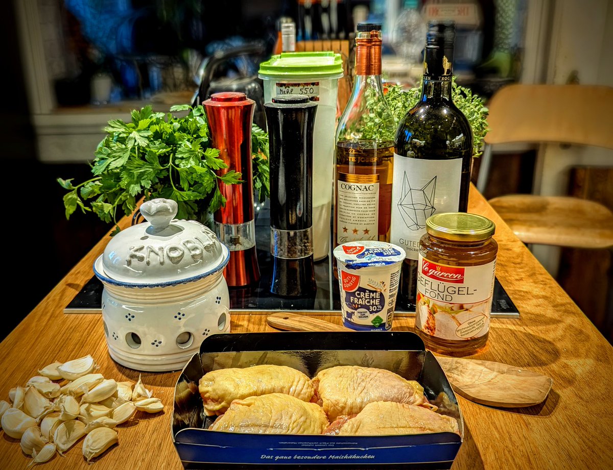 Weil mein Kanal heute Geburtstag hat, gibt es zur Feier des Tages mein Lieblingsrezept aus den vielen Videos, die dort in den letzten Jahren zusammengekommen sind. 🥳

Wer mag, ist herzlich eingeladen, es nachzukochen. 🎂

youtu.be/ontg_gCmMFw

#FoodTube #YouTube #Anniversary