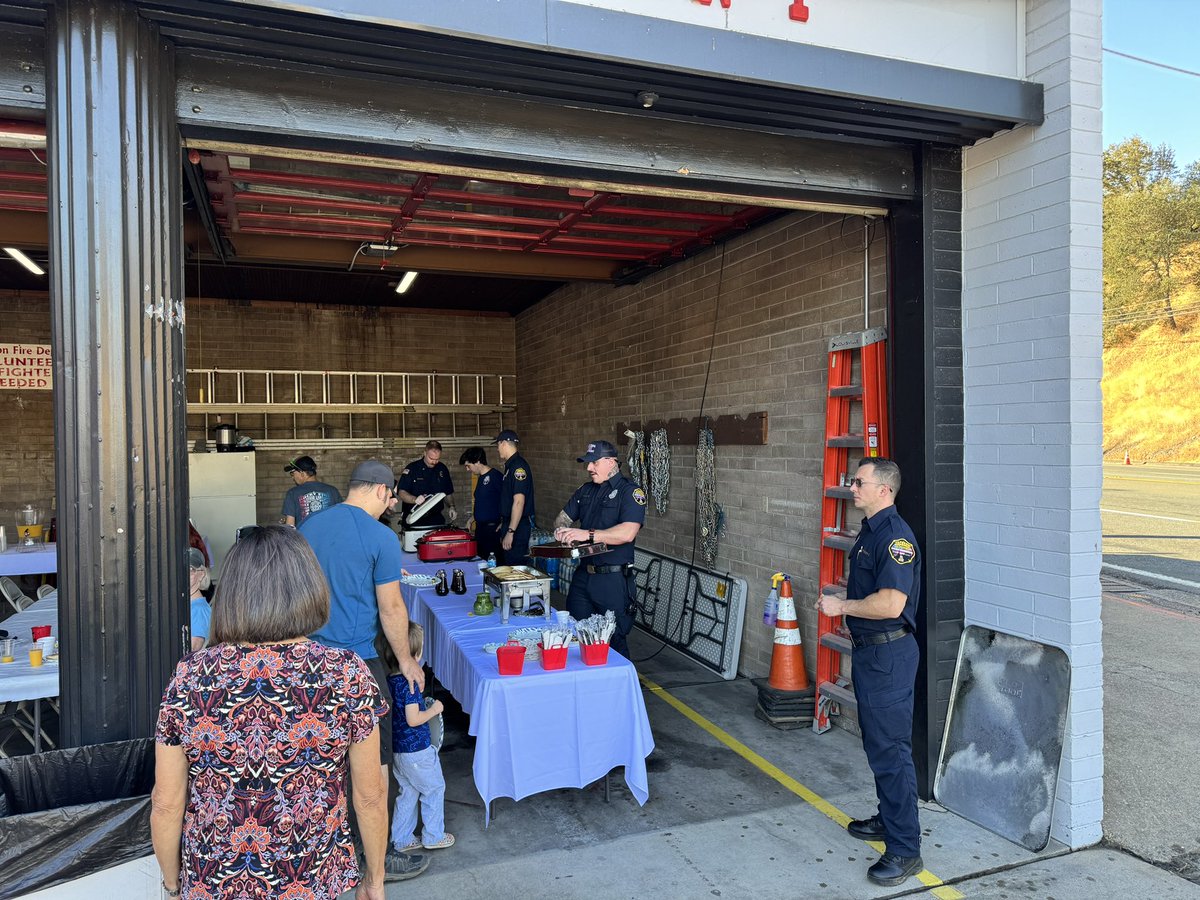 jacksonfiredept's tweet photo. We’re open to 11:30am down at the Fire Departments pancake breakfast. Located at our downtown station at 175 Main St. 
Prices are $15 for ages 13+, $10 for ages 6-12, and kids 5 and under are free! 

Come on down and visit with your local firefighters. https://t.co/YWjiMNS4Er
