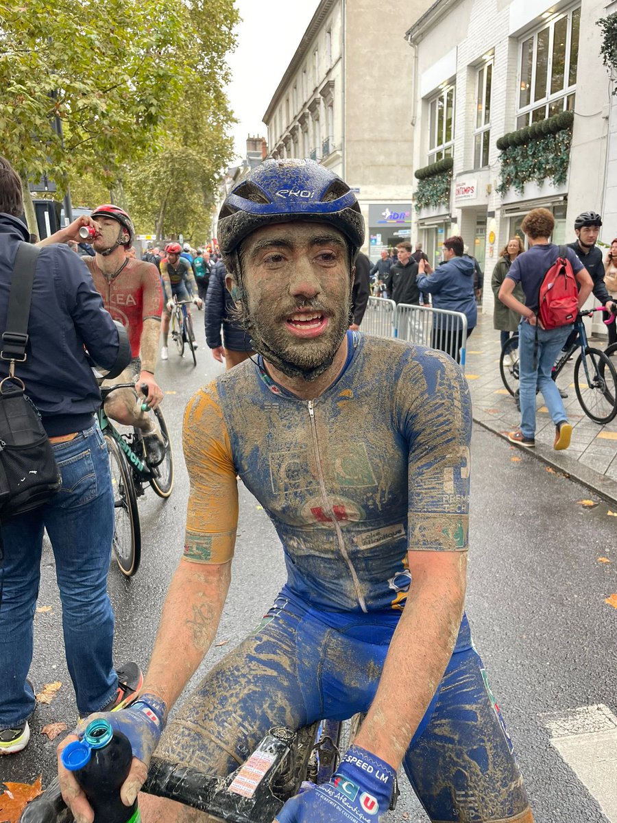 Paris - Tours (UCI.1.Pro)

Une édition de la classique des feuilles mortes dantesque🍂. 

Enzo Boulet a ouvert la route jusqu’à l’arrivée des premiers chemins de vignes 🍇

Pierre Henry termine 15ème au sein du groupe des poursuivants.

📷 Marie Vaning / LNC