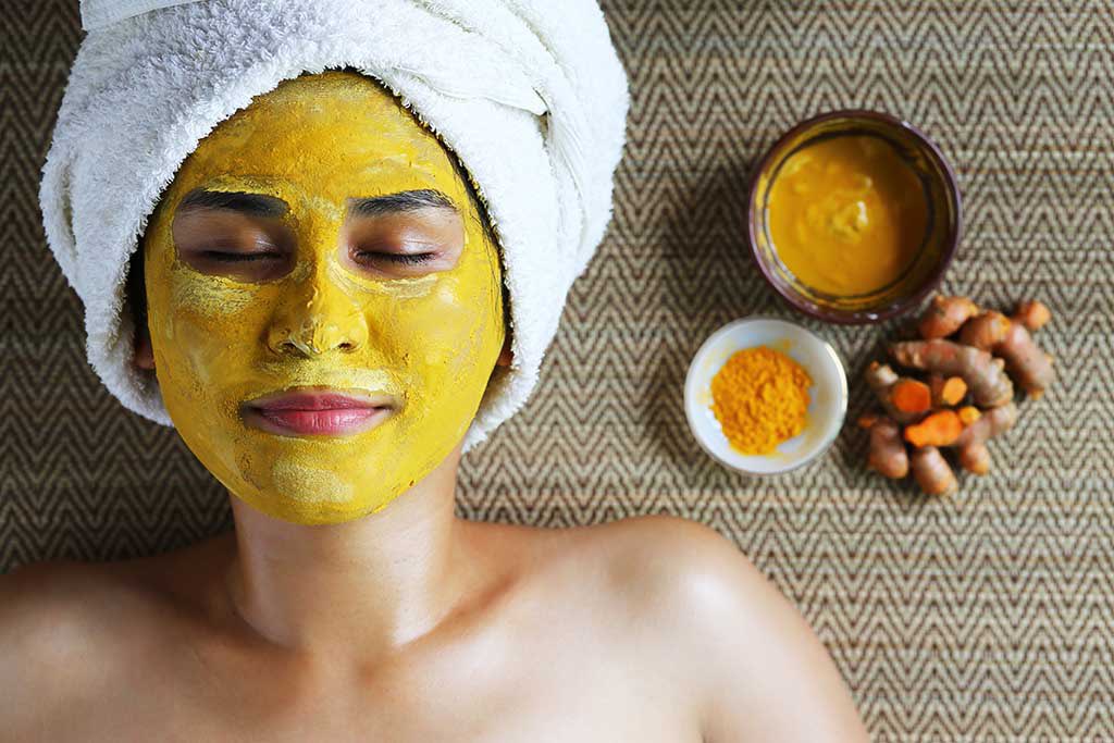Turmeric powder treats

-Asthma
-Hepatitis 
-Diabetes 
-Leukaemia 
-Tumour
-Piles
-TB
-Prevent Cancer
-Acne

Boil two tablespoons with 500mls of water and drink twice daily. For skin conditions, form a paste with the powder and cover the area with it. 

Repost for others.