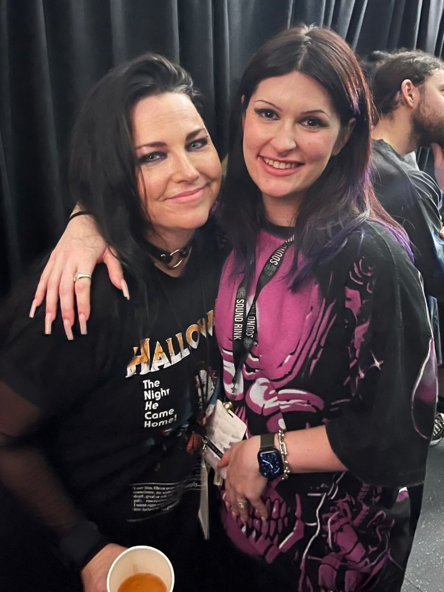 GamesOfEV's tweet photo. NEWS | @AmyLeeEV with @corklezlaplante from @spiritboxband last night! 🤘🏻🔥 #Evanescence https://t.co/sD5VSn799G