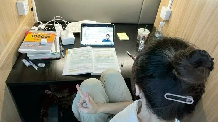 pilatesgirly's tweet photo. studying all day, take-out for dinner, surviving on coffee and delusion https://t.co/yZ1NFmzbvF