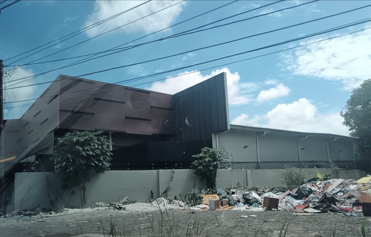 yloreferguson's tweet photo. @EloyChong_ @kdelvar @alchorrera Quisiera hacer de su conocimiento que personas han ido tirando justo al lado del @SuperCarnes_ de La Chorrera, basura que  se ha ido amontonando, lo que puede crear una epidemia para el sector donde convergen muchas barriadas. Esperamos medidas. https://t.co/92IJWkxHDO