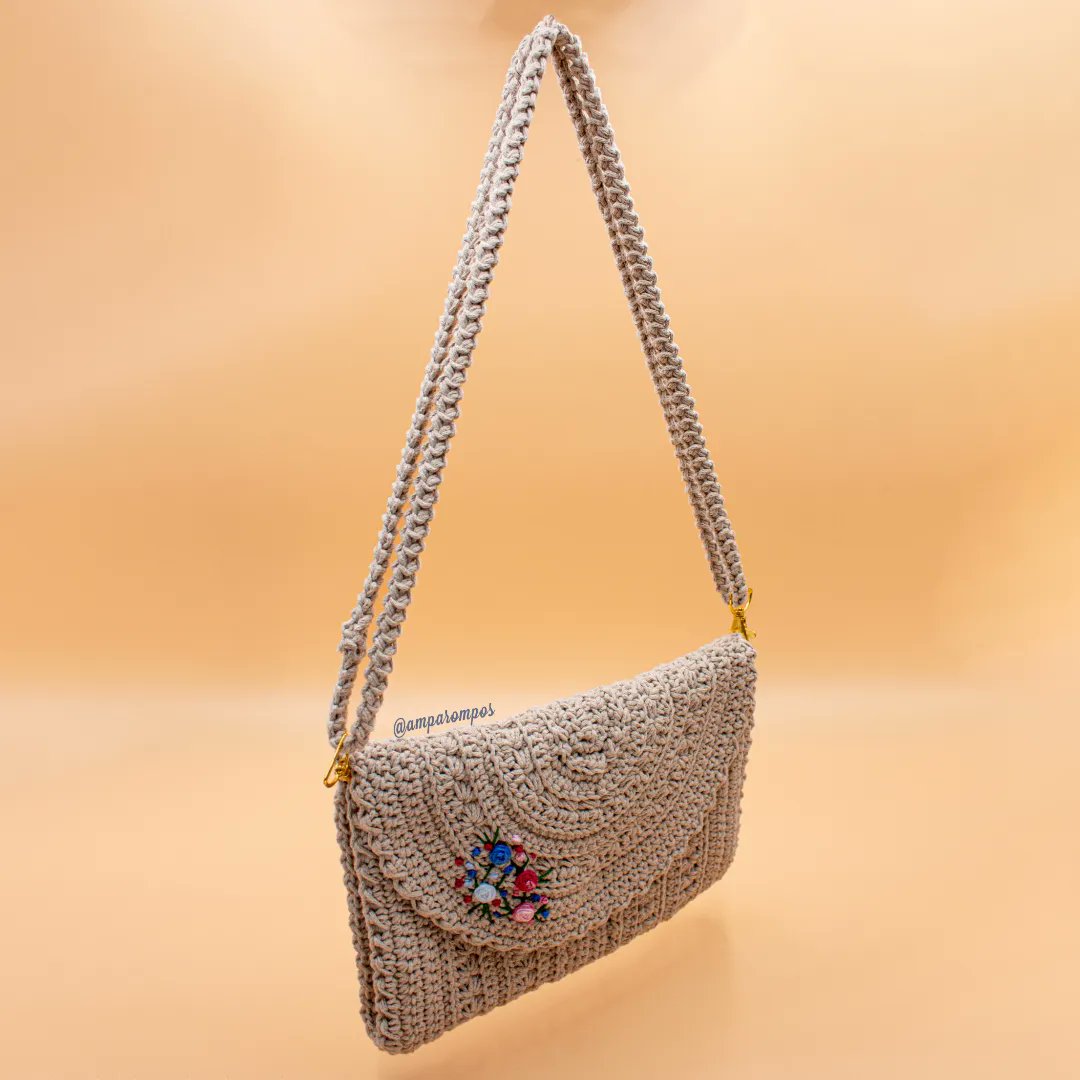 amparompos's tweet photo. ✨ Bolso gris con flores bordadas: Elegancia y delicadeza en cada puntada.
💖 Cartera rosa: Dulzura en estado puro.
🤎 Cartera marrón: Clásica y versátil.
💟 Cartera fucsia: ¡Para quienes aman el color vibrante!

¿Cuál es tu favorita? 🌸👜

#Crochet #Bolsos #Carteras #Artesanía https://t.co/RnbcqQCP0Z