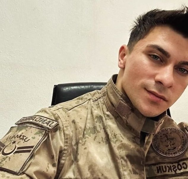 Şehit Jandarma Uzman Çavuş Berzah Şahan Coşkun 🇹🇷

Aziz ruhun şâd olsun