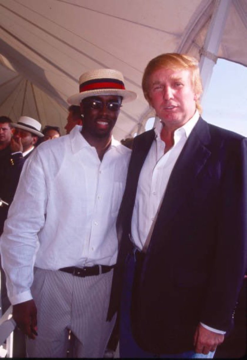Father_of_3_'s tweet photo. @DonaldJTrumpJr Your daddy loves Sean than you https://t.co/XyQuYFVgdV