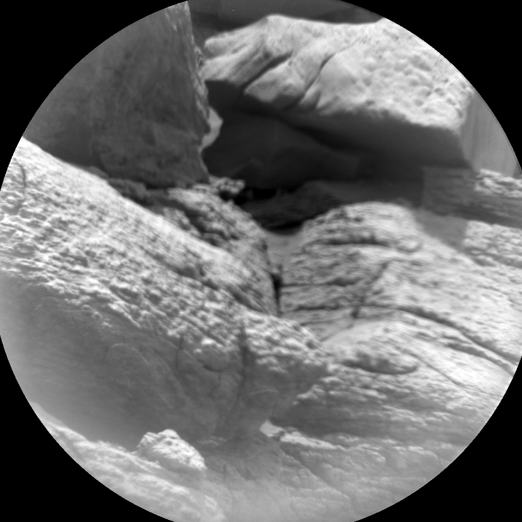 MarsMissionImgs's tweet photo. #CuriosityRover image taken on #Sol3648 at 12:25:27.900 PM with #ChemCam #Mars #NASA #Space https://t.co/gPbA9beIbR