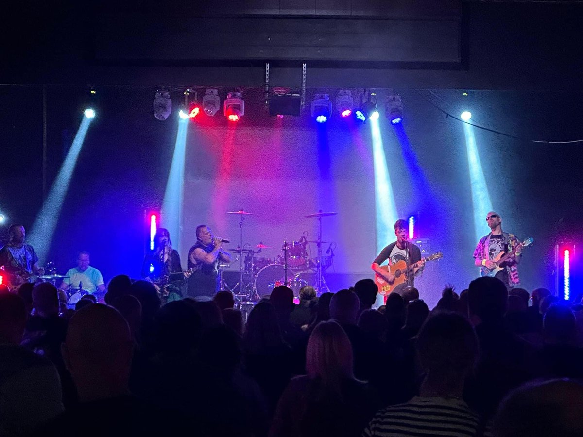 DarwinsRejects's tweet image. Wow. Where do we even begin with Dogfest? Big love to @FerociousDog for inviting us along to play, the sound crew and team at @TheGliderdrome and of course the amazing folk in the crowd. Absolutely buzzing.