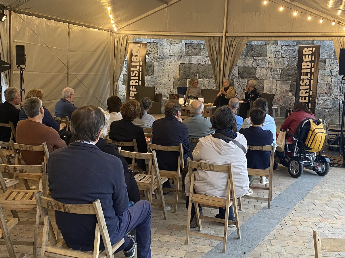 “No naixem en el buit, naixem en un plec de la història” Cristina Masanés, sempre tan encertada. Ho diu petit però és en gran <a href="/L_Avenc/">L'AVENÇ</a> <a href="/liberisliber/">Liberisliber</a>