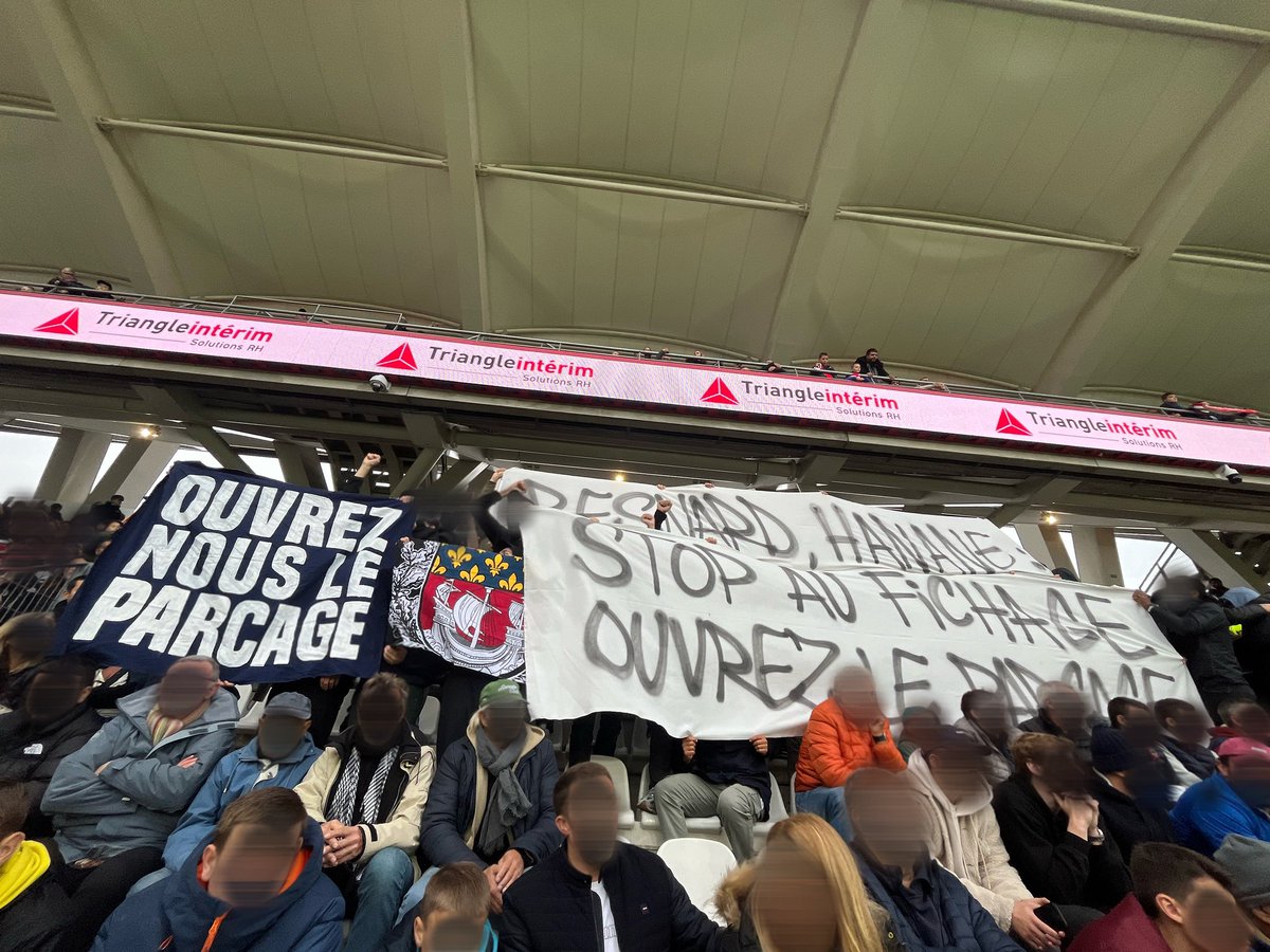 sparisiens1970's tweet image. Reims-Montpelier 06/10

OUVREZ NOUS LE PARCAGE 

@PSG_inside @HananeLaqraa