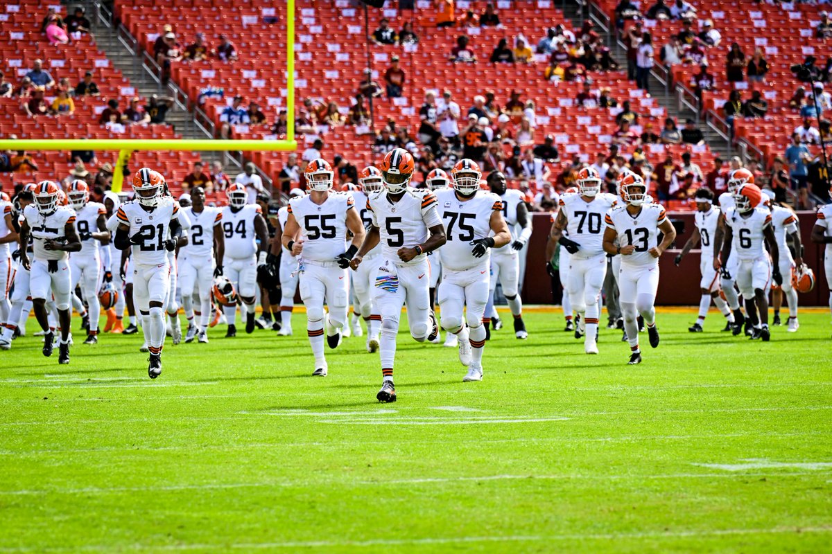 Browns's tweet photo. here come the dawgs 🐶 https://t.co/hTfpGgaLht