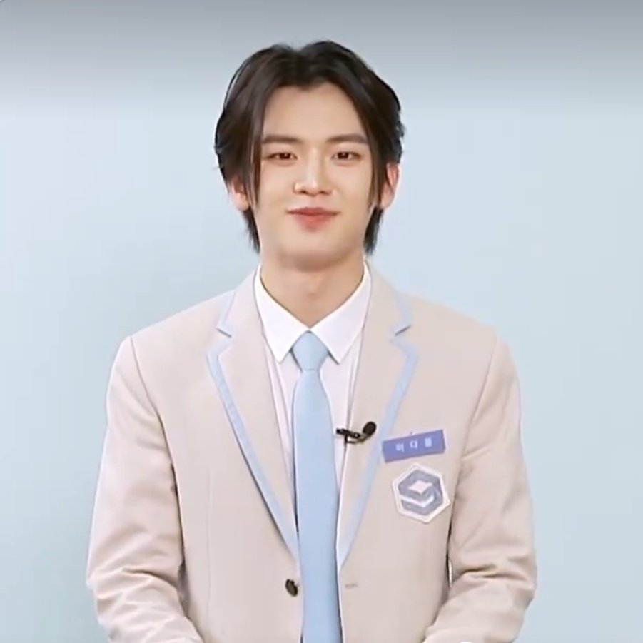 daeulfeed's tweet photo. I TRULY LOVE HIS LONG HAIR

#leedaeul #daeul #이다을 #starlightboys https://t.co/nWuqgyfh64