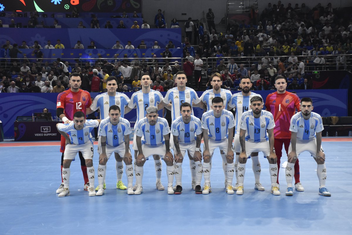 VSportsTM's tweet photo. Argentina disputó las últimas 3 finales del Mundial de Futsal. Se trata de un ciclo brillante. No siempre se puede ganar. En Uzbekistán volvió a dar la talla. Orgullo y admiración. https://t.co/15IgKm8sA6