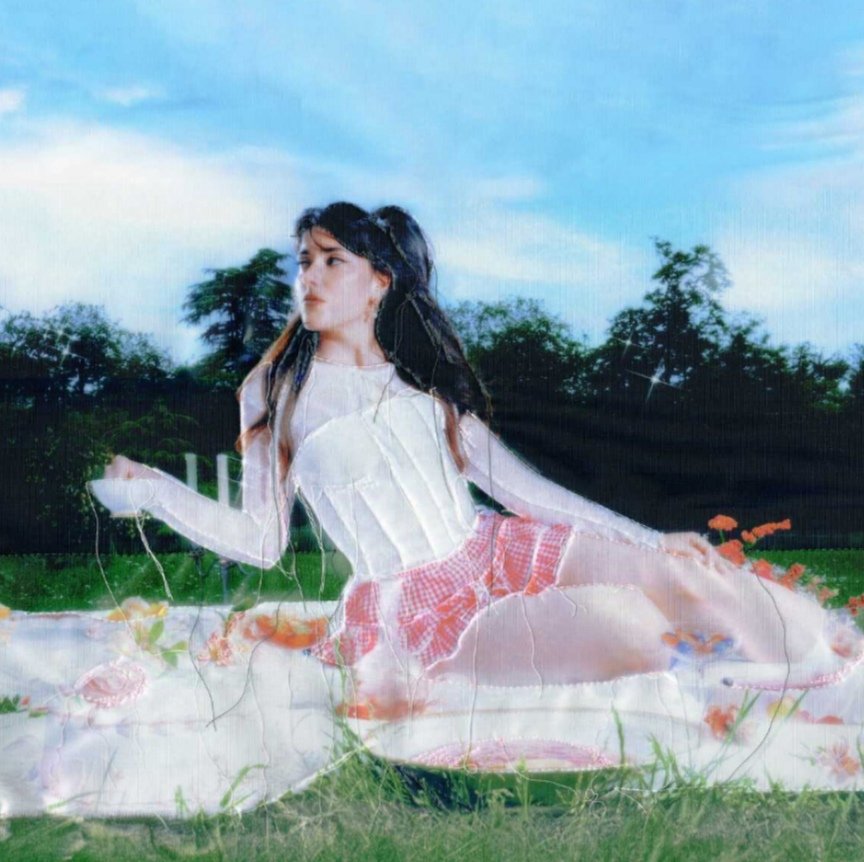 Bienvenue dans #LaTrouvailleDeBaz ! Aujourd'hui : Twenty twenty de <a href="/maiceemusic/">Maïcee</a>. Inspirée par la grime, Maicee commence à se faire un nom sur la scène hyperpop. Son nouvel EP Been high lately... kick comme le mélange d'un projet rap et de titres clubs. 🪩
youtu.be/mhp9EcsISwA?si…