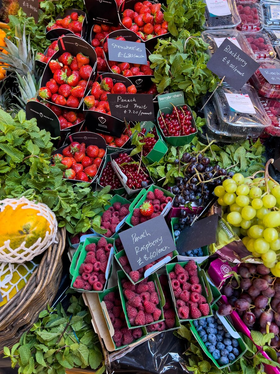 daudinamdar's tweet photo. Borough Market is a must-visit market in London🍏🫐🥕 https://t.co/qI7PPIRkpa
